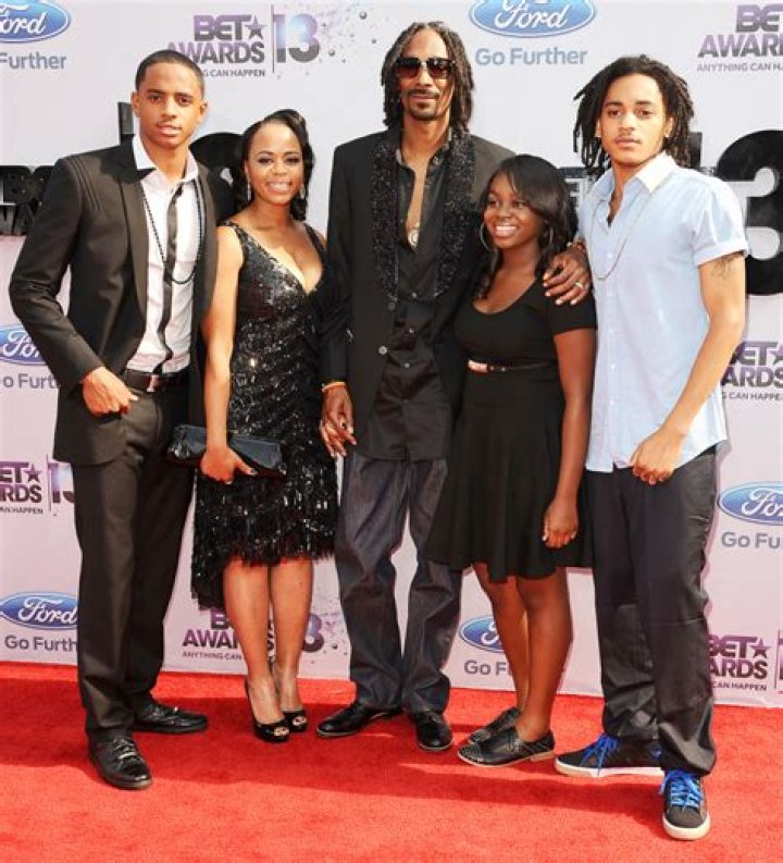 Meet Snoop Dogg's Family: Wife, Kids & Grandkids